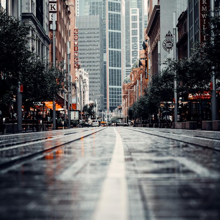 Parents evaluating schools in Netherlands